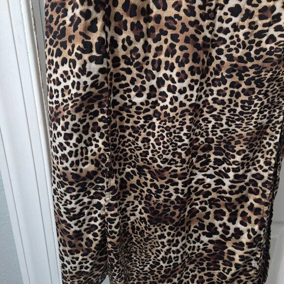 Boohoo animal print maxi with deep neckline and flutter sleeves Size 16 - Picture 7 of 9